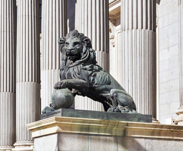 Image of a lion statue